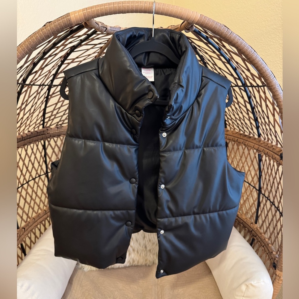 💙 No Boundaries Faux Leather Puffer Vest Black Large